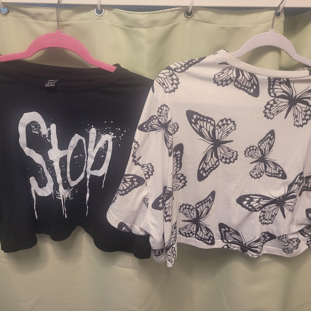 Black and White Graphic Crop Tops